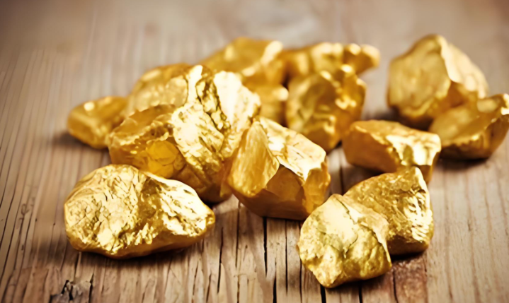 金、史上最高値圏で一服　ドル高と利確が交錯