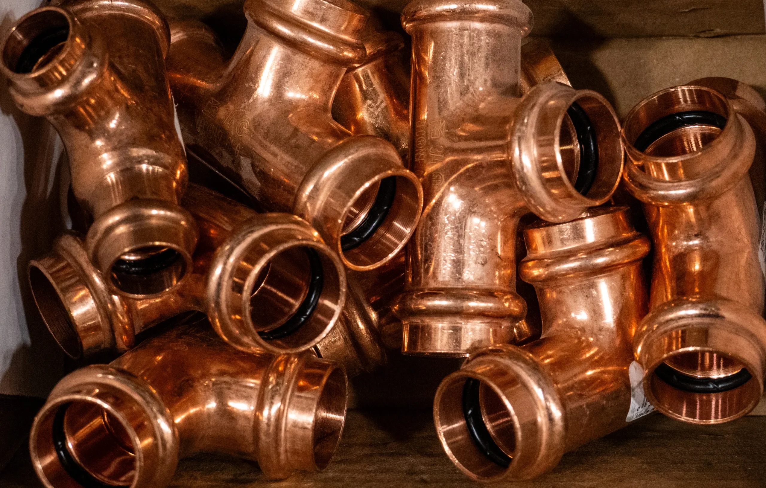 銅価格、史上高値圏へ　エネルギー転換が押し上げ要因に